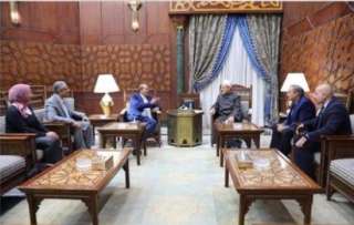 وزارة التخطيط والأزهر الشريف يبحثان...