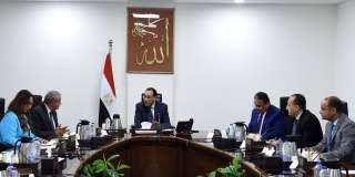 رئيس الوزراء يتابع مع وزير...