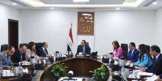 رئيس الوزراء يتابع موقف مشروعات...
