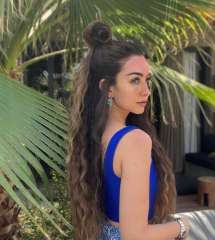 شاهد..هنا الزاهد بإطلالة تبرز رشاقتها...