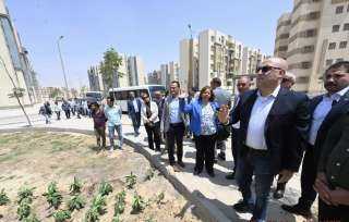 وزير الإسكان يتجول بمواقع وحدات...