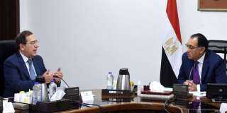 رئيس الوزراء يتابع مع وزير...