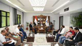 محافظ قنا يبحث إنشاء فرعين...