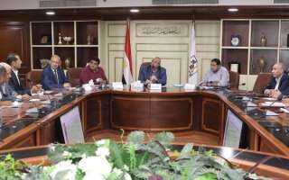 محافظ بني سويف يعقد اجتماعاً...