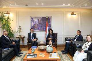 وزيرة التعاون الدولي  تلتقي...