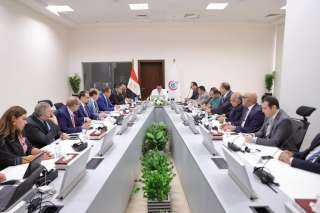وزير الصحة يعقد اجتماعًا لمراجعة...