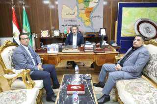 محافظ المنوفية يلتقى مدير شركة...
