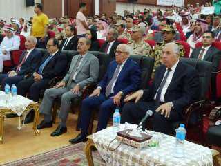 وزير الزراعة يشارك في توزيع...