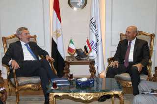 وزير النقل يبحث مع السفير...