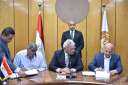 وزير العمل يشهد نجاح مفاوضة...