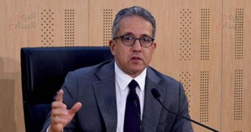 الدكتور خالد العنانى