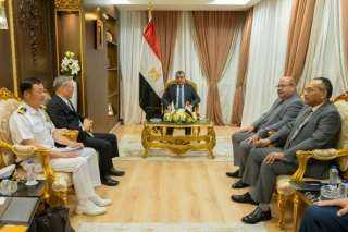 وزير الإنتاج الحربي يبحث مع...