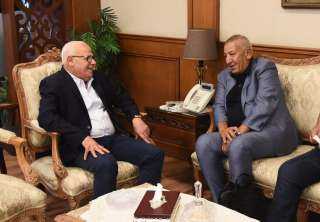 محافظ بورسعيد يستقبل الاستاذ كامل...