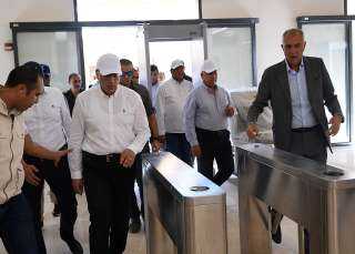 رئيس الوزراء يتفقد أعمال تطوير...