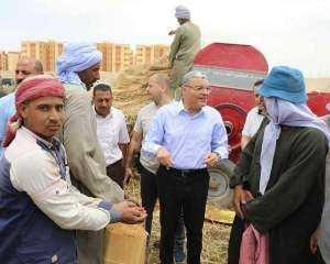 محافظ المنيا : مجمعات زراعية...