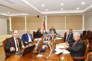 وزير الإسكان يتابع إجراءات طرح...