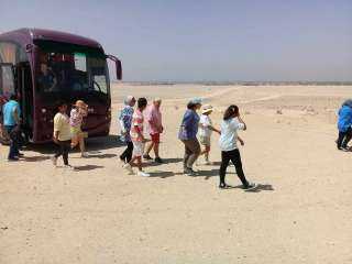 وفد متعدد الجنسيات يزور المعالم...