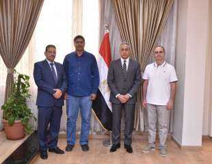 وزير العمل يلتقي قيادات معهد...