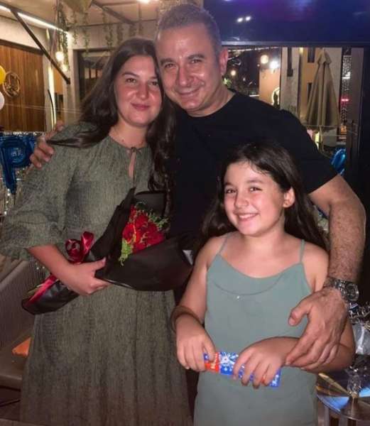 شاهد.. زوجة وابنة أحمد سعيد عبد الغنى يخطفان الأنظار عبر إنستجرام