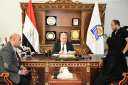 محافظ قنا يواصل إستقبال المواطنين...
