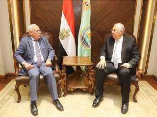 محافظ بورسعيد يبحث مع وزير...