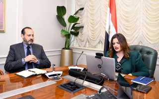 وزيرة الهجرة تعقد اجتماعًا تشاوريًا...