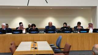 شكرى يطالب الدول بالوفاء بتعهداتها...