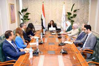 وزيرة الهجرة تبحث التعاون المشترك...