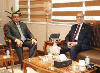 وزير التنمية المحلية يستقبل رئيس...
