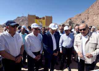 رئيس الوزراء يتفقد المنطقة السكنية...