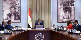 رئيس الوزراء يتابع موقف المشروعات...
