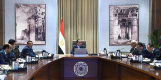 رئيس الوزراء يتابع الموقف التنفيذي...