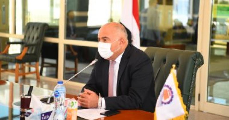 محافظ قنا
