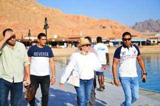 وزيرة البيئة تتفقد الإلتزام باشتراطات...
