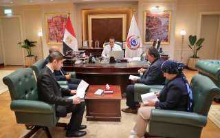 وزير الصحة يستقبل سفير مصر...