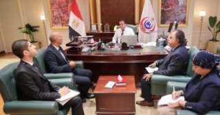 وزير الصحة يستقبل سفير مصر...