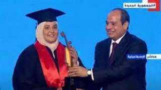 الرئيس السيسى يكرم عددًا من...