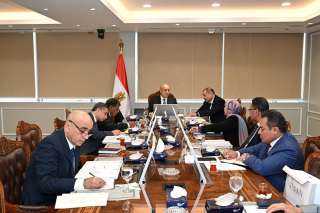 وزير الإسكان يترأس اجتماع مجلس...