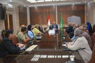 محافظ القليوبيه يجتمع بكبار تجار...