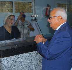 محافظ بورسعيد يتفقد مركز إصدار...