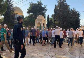 عشرات المستوطنين يقتحمون المسجد الأقصى...