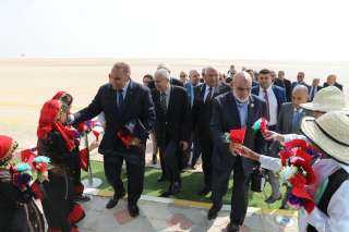 محافظ الوادي الجديد يستقبل وفد...