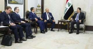 رئيس وزراء العراق يبحث مع...