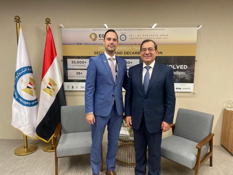 جلسة مباحثات للمهندس طارق الملا مع وزير الطاقة والتعدين بدولة كندا