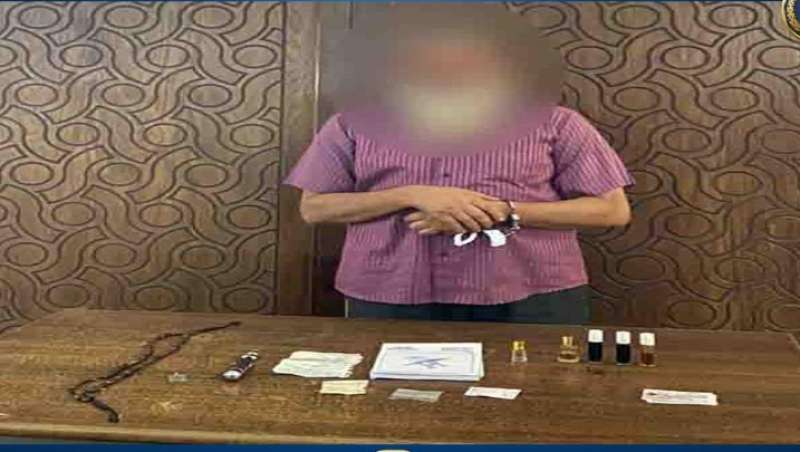 ضبط شخص بالإسكندرية لقيامه بالنصب والإحتيال على المواطنين من خلال ممارسة أعمال الدجل والشعوذة