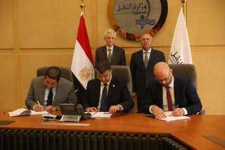 وزير النقل يلتقى السفير الفرنسي...
