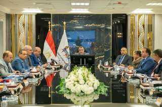وزير الإنتاج الحربي يتابع موقف...