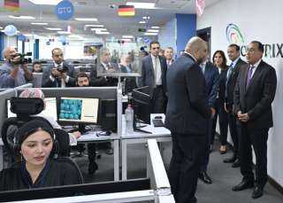 رئيس الوزراء يتفقد منظومة العمل...