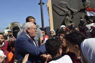 محافظ بورسعيد يزيح الستار عن...