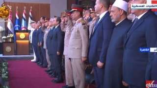 الرئيس السيسي يقدم التحية للدول...
